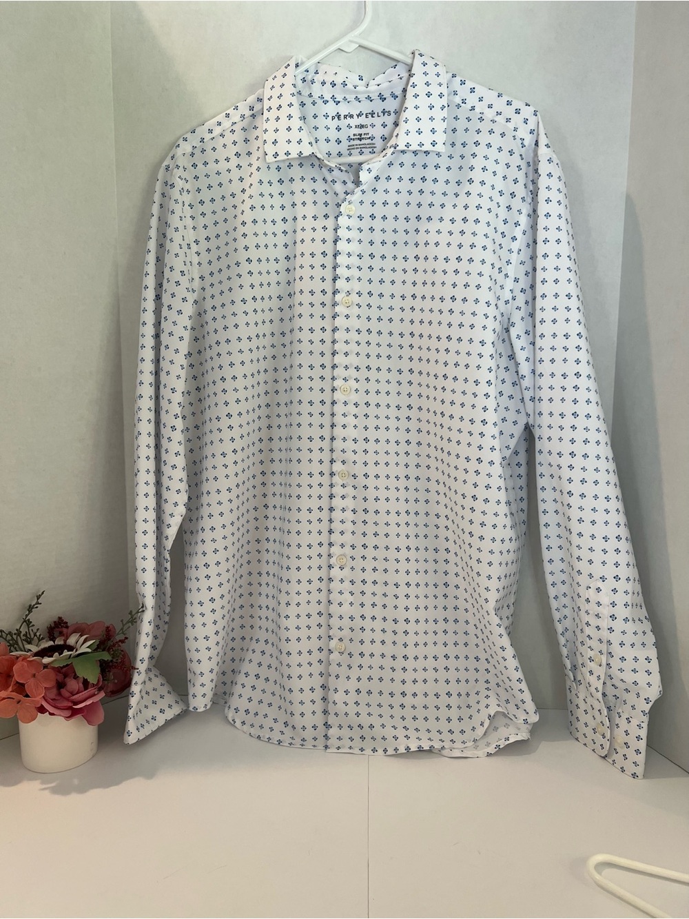 Perry Ellis White Dress Shirt with Blue Micro Motif Slim Fit Stretch - Sz Large